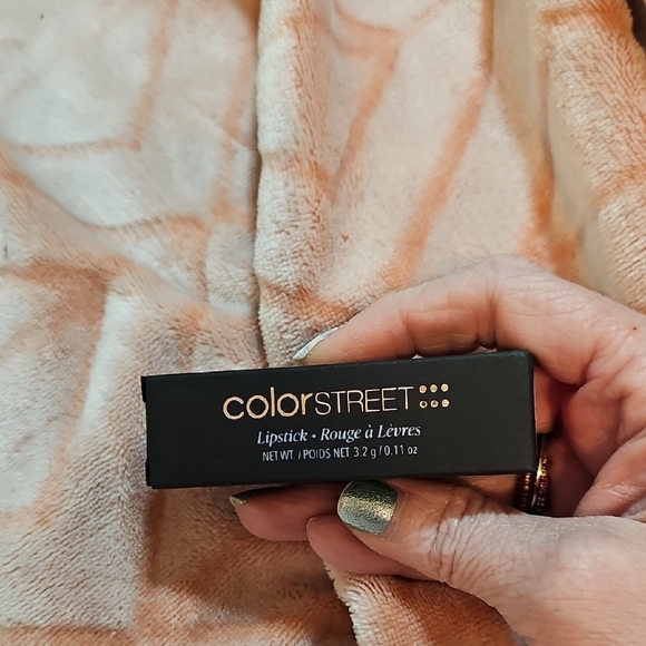 Color Street Knockout Pink Lipstick (303) - Picture 4 of 4